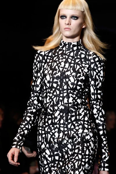 Look 14